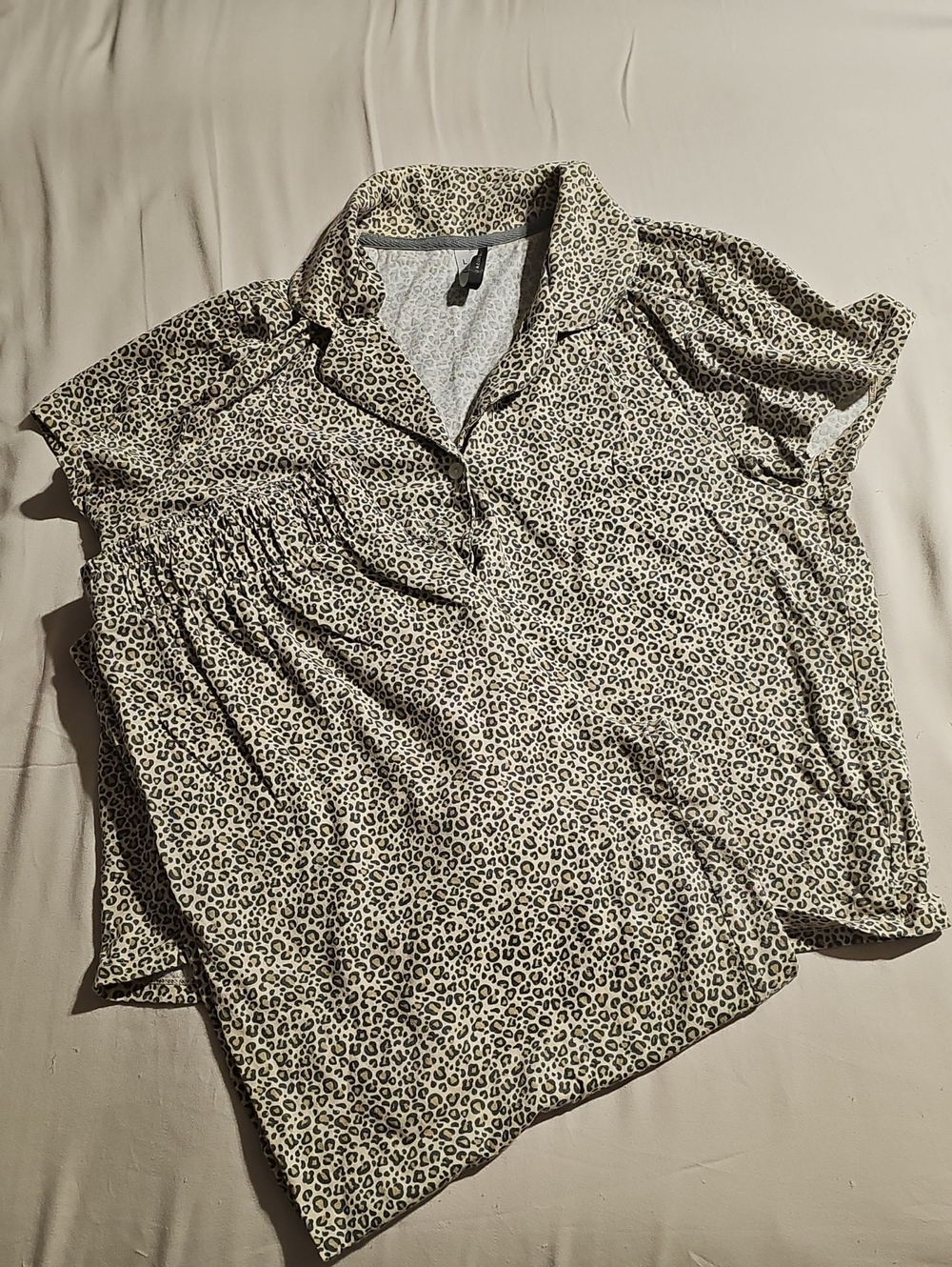 Leopard-Print Short-Sleeve Pajama Top in Cream and Black